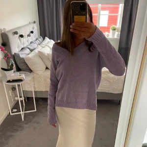 Stickad tröja från vila  - Super mysig stickad tröja från vila💓använd ett fåtalgånger men ser och känns helt ny, nypris 400kr💓hör av dig vid funderingar, öppen för prisförslag 