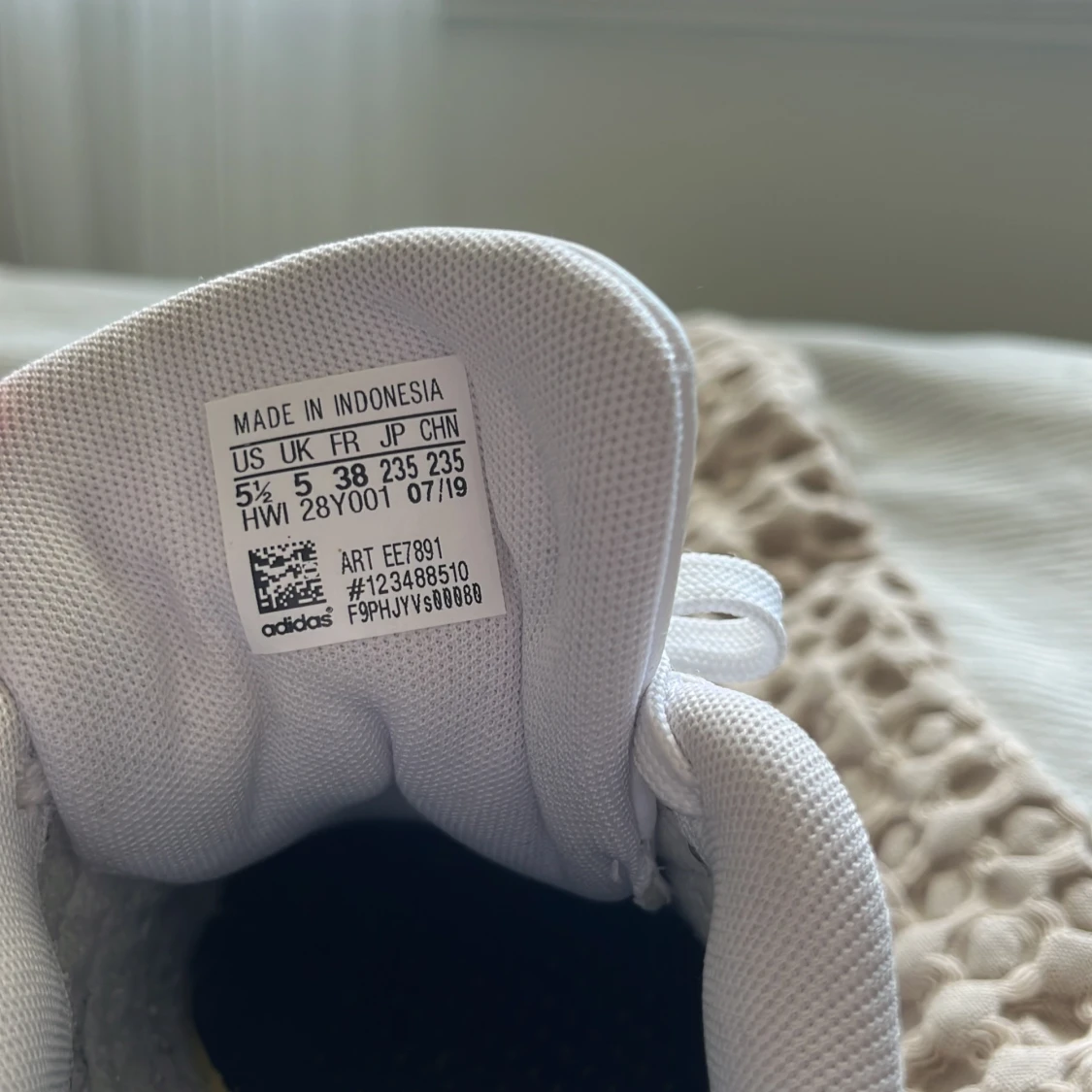 Vita adidas sneakers i skinn, strl 38 - 2