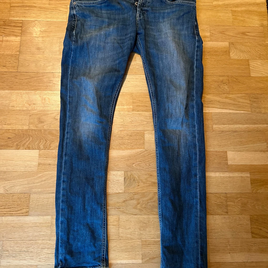 Blå skinny jeans från dondup, stl 33