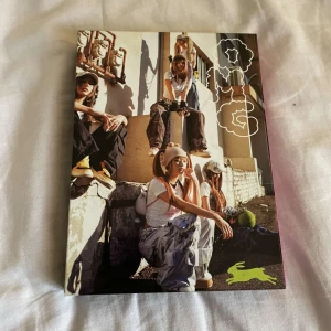 OMG / DITTO album - Omg/ditto album från NEWJEANS. Allt innehåll ingår. Pris kan diskuteras💕