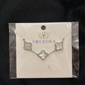 Swedora armband - Helt nytt och oöppnat 🫶 fick 2 i present🌺nypris 290 säljer för 220 🫶🫶