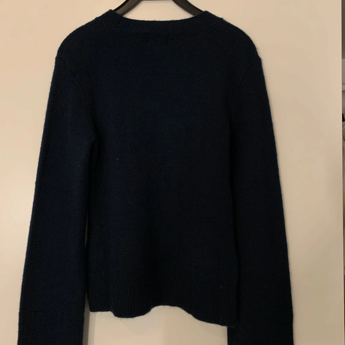 Mörkblå stickad tröja från H&M - 1