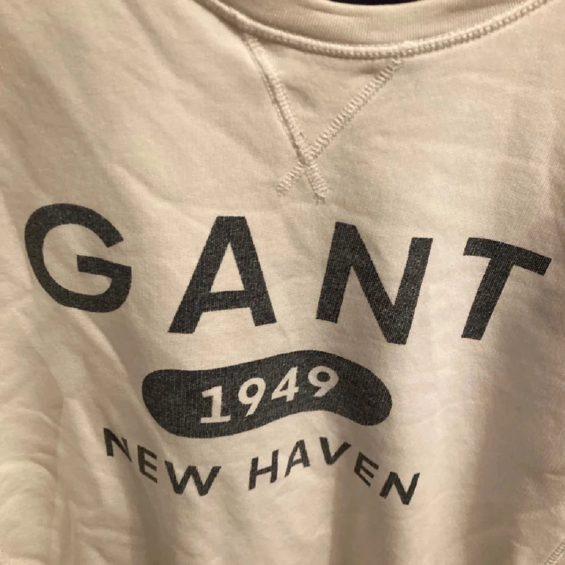 Vit sweatshirt från GANT med tryck - 2