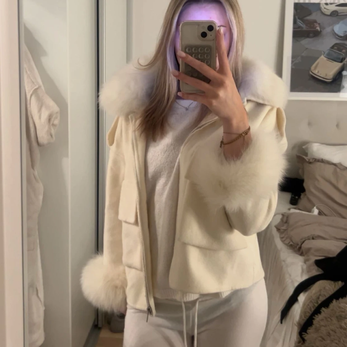 Vit jacka med pälsdetaljer - 1