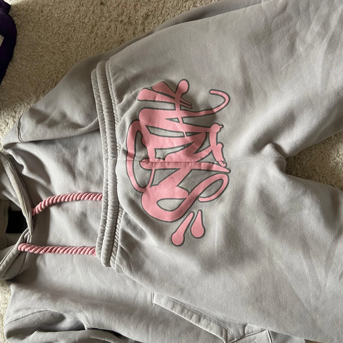 Syna world Grå hoodie och byxor med rosa detaljer - 3