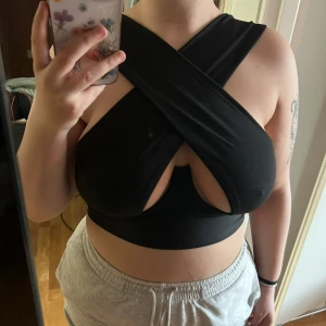 Fest topp - En jättefin svart fest topp som är sparsamt använd!🩷