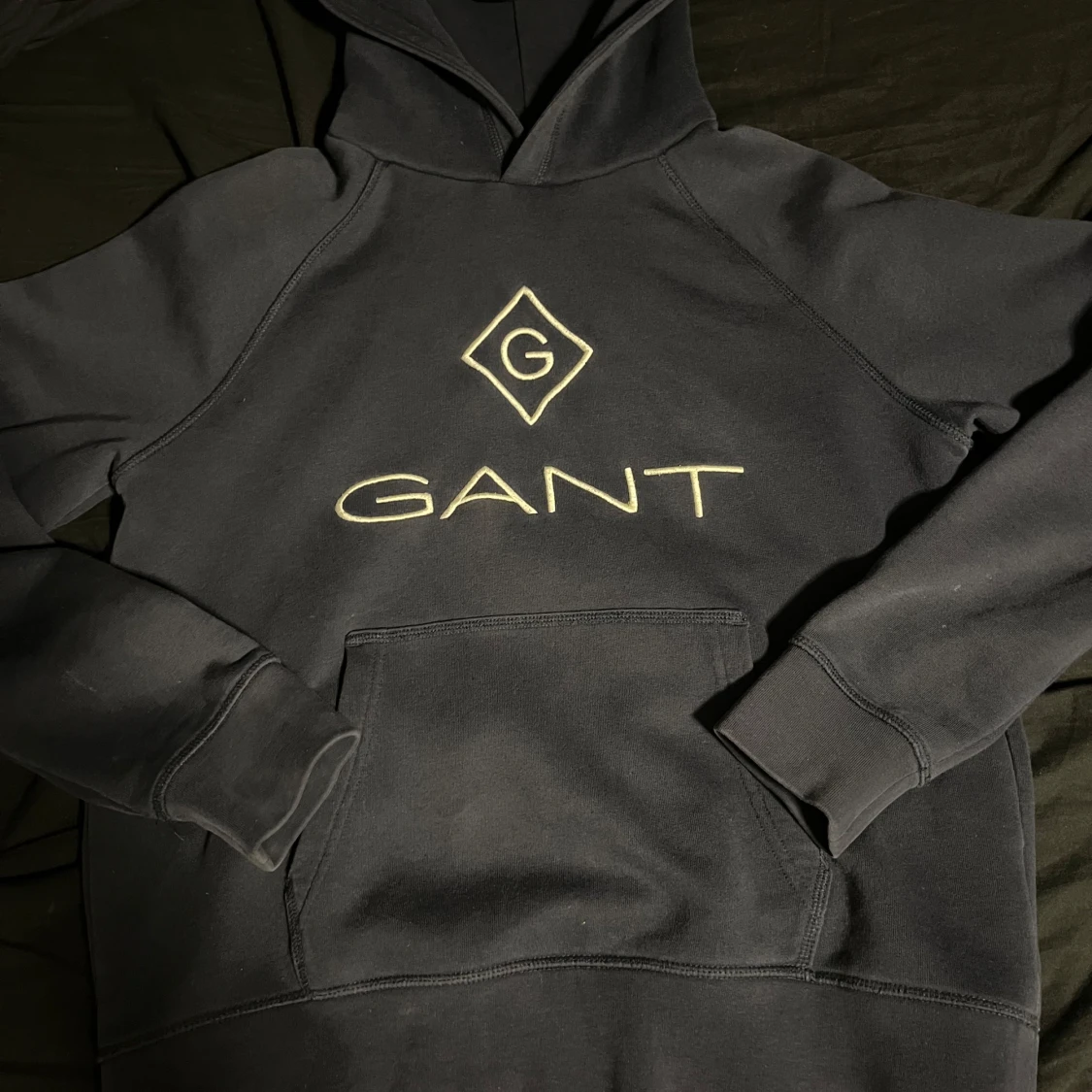 Svart hoodie från GANT