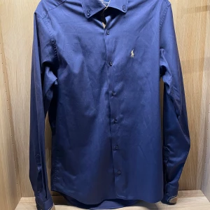 Polo Ralph Laurent  - Använd 1-3 gånger. Mycket bra skick! Pris går diskuteras vid intresse.