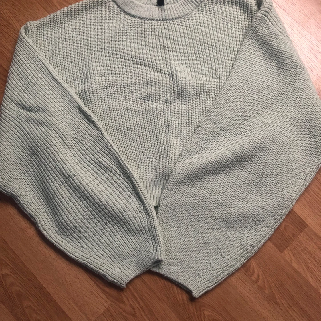 Ljusgrön stickad tröja från Divided