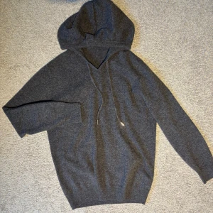 Mörkgrå Merino hoodie - Helt ny Merino hoodie 
