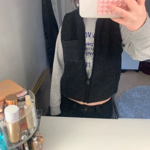 Teddy väst  - Har inte använts på länge, därför säljer jag🩷