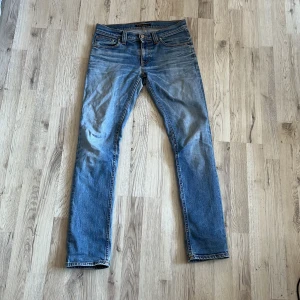 Nudie Jeans - Riktigt feta nudie jeans. Nypris brukar ligga runt 1500kr. Bara att skriva om nu undrar något. Går gärna med på byten också🤝