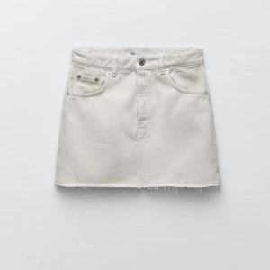 Jeanskjol  - Snygg jeanskjol ifrån Zara❣️använd en gång 