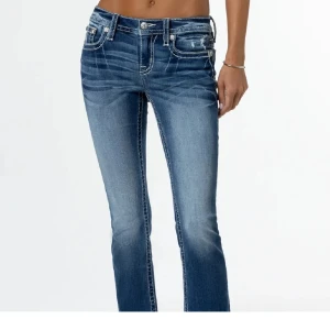 Miss me jeans  - Snygga Lågmidjade jeans från miss me i storlek 27. De är väldigt fina och i nyskick💗Nypris 2300 , går att diskutera.  hör av dig vid intresse eller frågor 