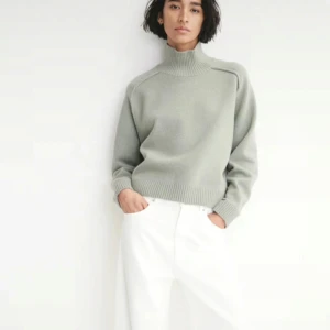 Grön polotröja stickad  - Använd 2-3 gånger. 