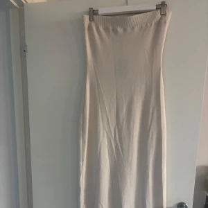 LXA dreamer dress - Supersnygg beige långklänning från LXA som inte säljs längre. Säljer då den aldrig kommit till användning🤍