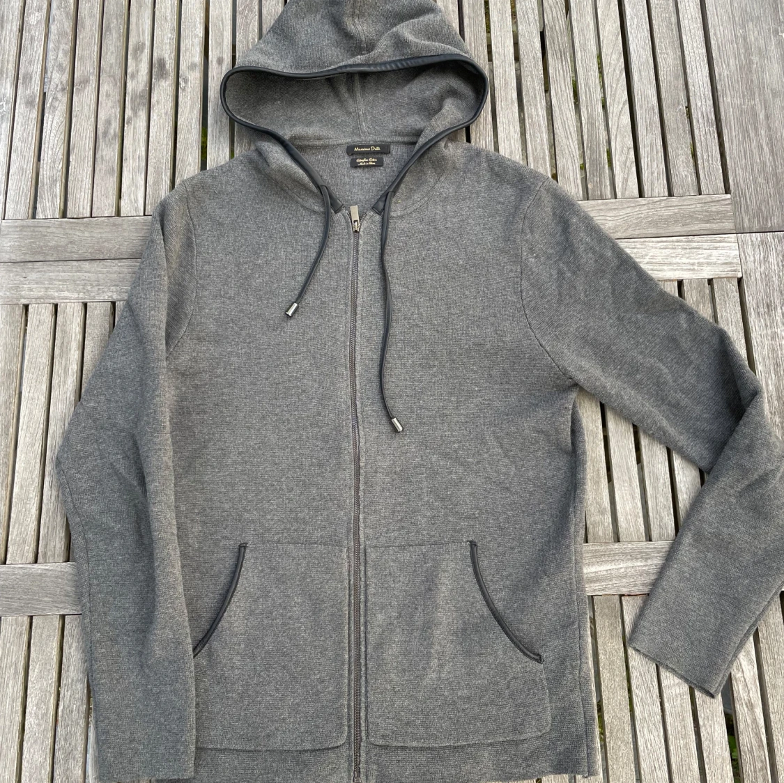 Grå hoodie från Massimo Dutti