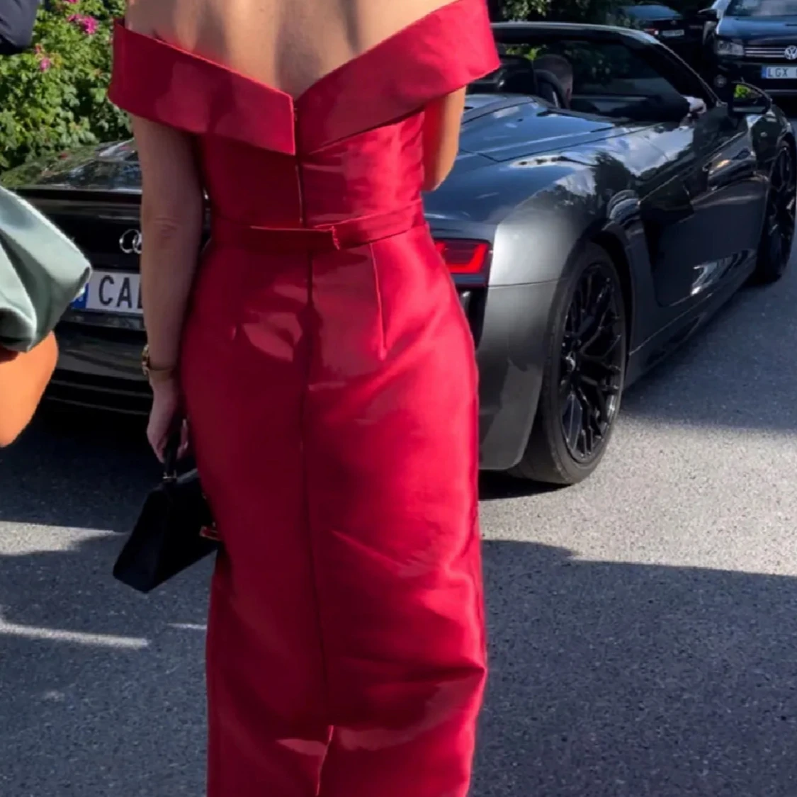 Röd axelbandslös långklänning - 1