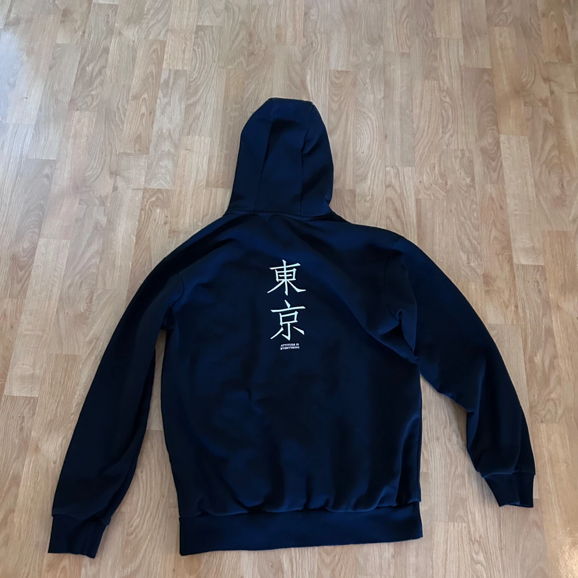 Svart hoodie LCW Casual Tokyo-print - 1