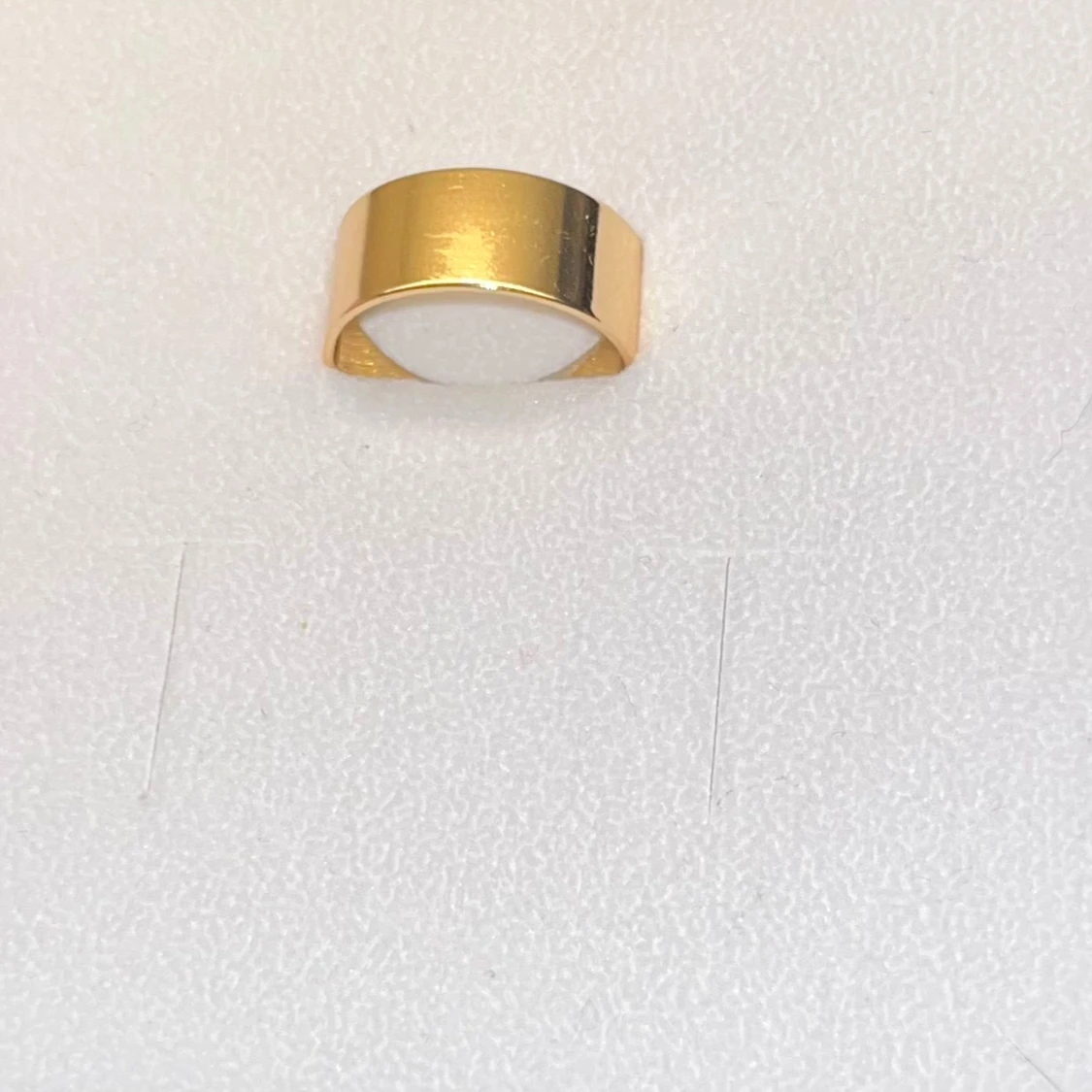Bred guldpläterad ring i minimalistisk stil - 2