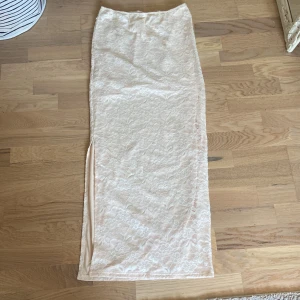 Vit kjol med spets  - Vit kjol med spets från SHEIN