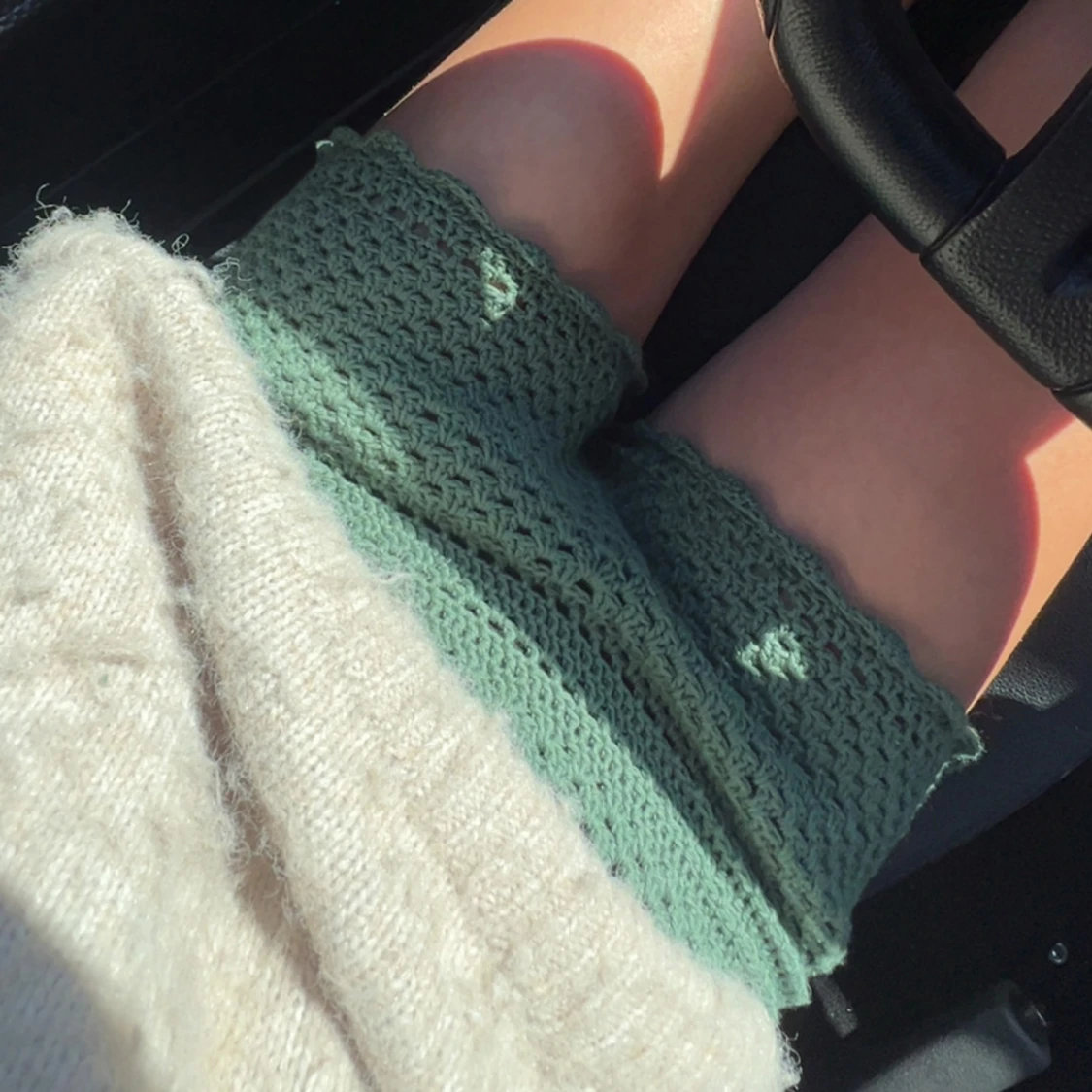 Stickade gröna shorts med virkad look - 1