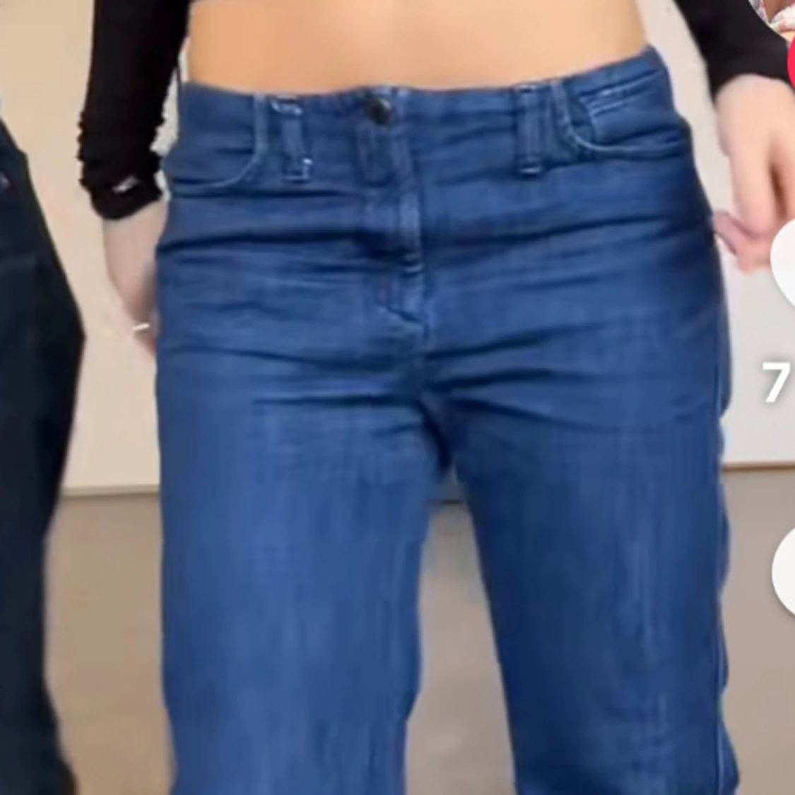 Mörkblå jeansbyxor