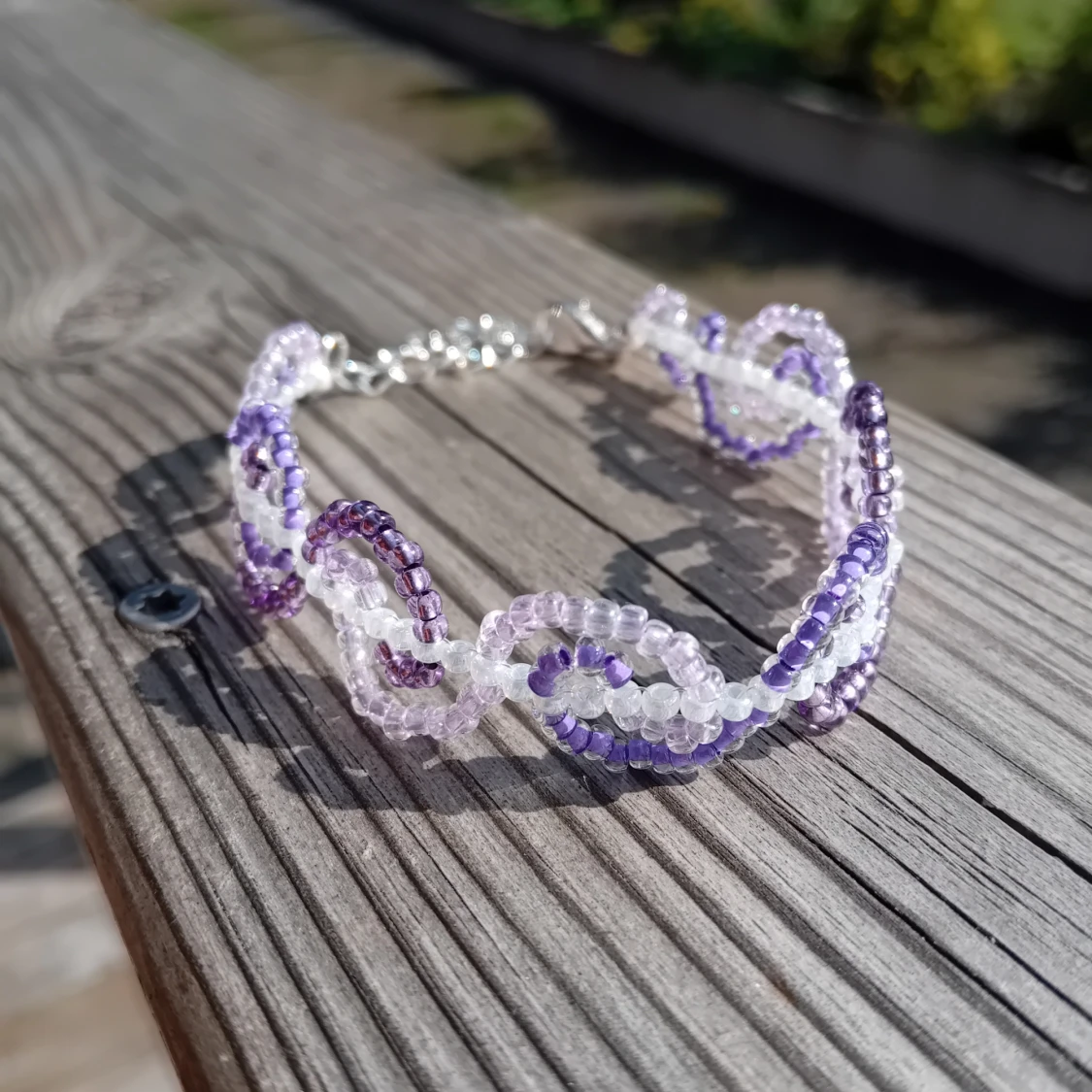 Lila och vit pärlarmband med swirl - 1