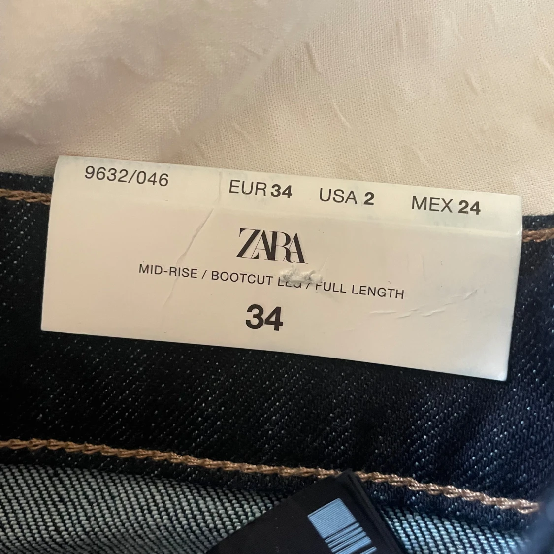 Bootcut jeans i mörkblå denim från Zara - 2