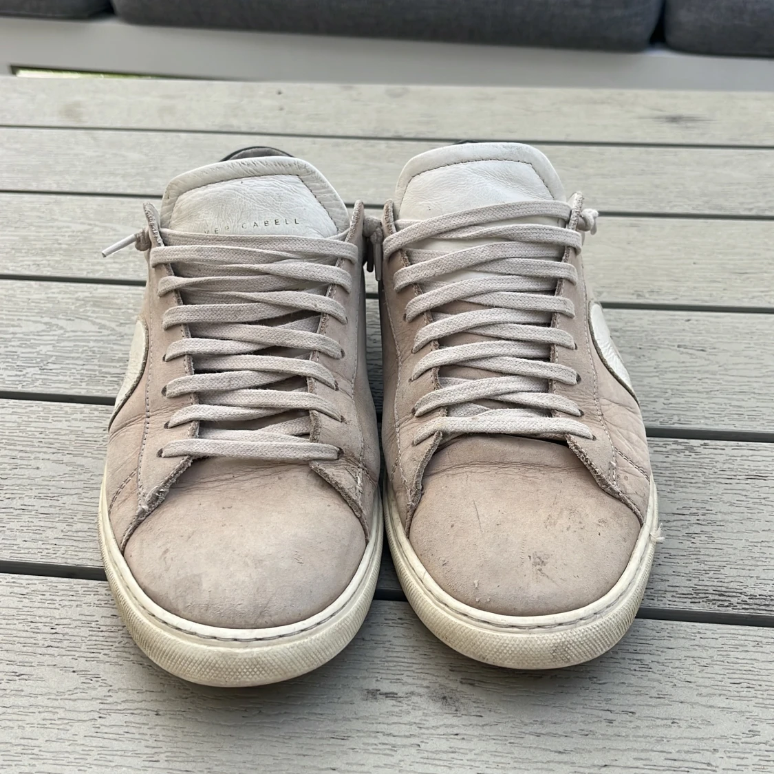 Beige sneakers från Oliver Cabell - 1