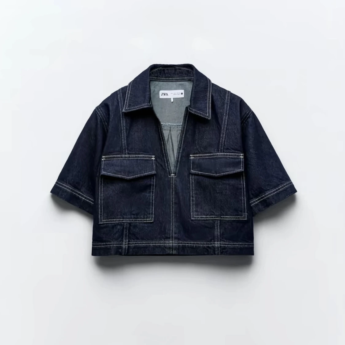 Mörkblå croppad jeansjacka från Zara