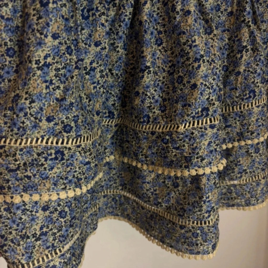 Blommig volangkjol Pernilla Wahlgren - 1