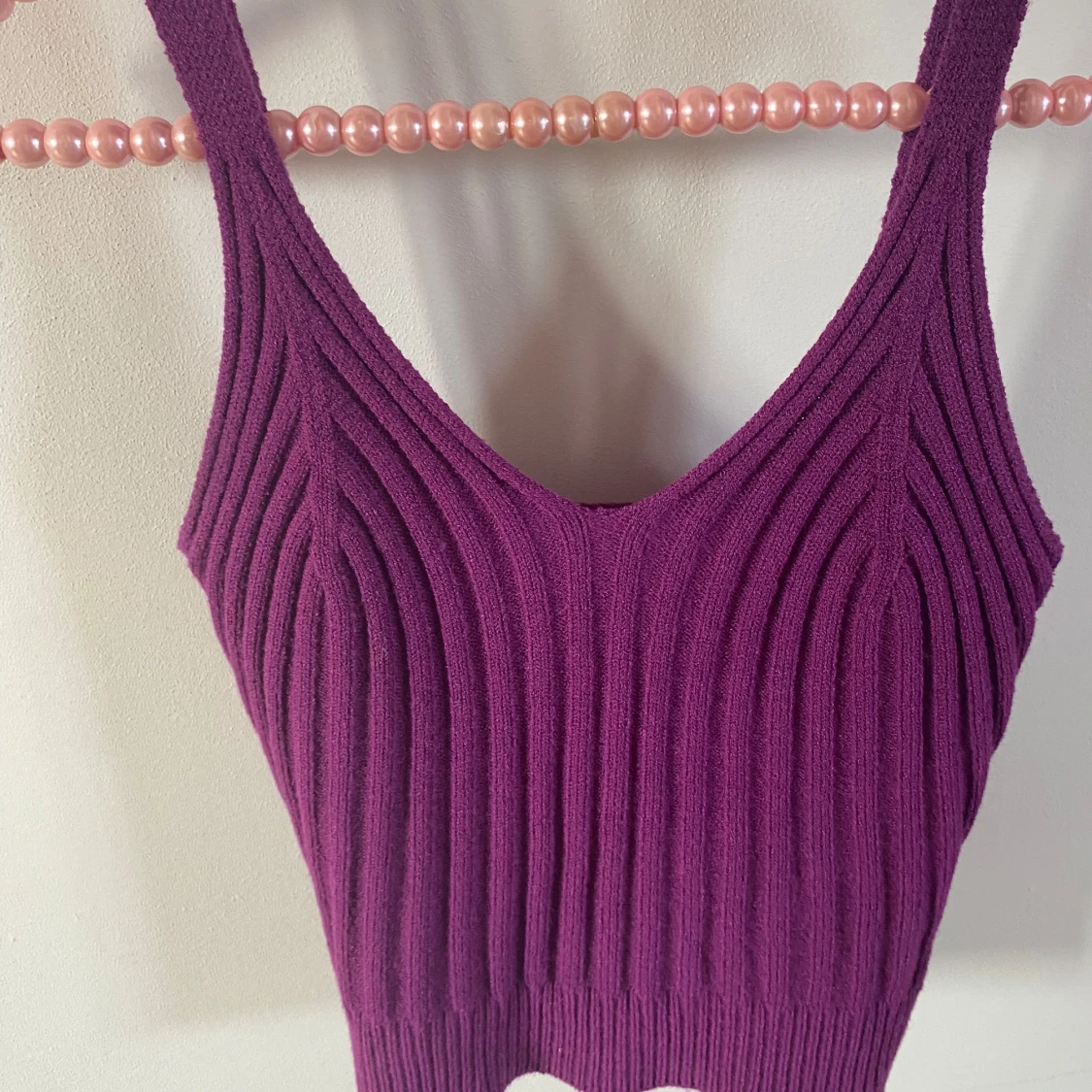 Lila ribbad stickad linnetopp - 2