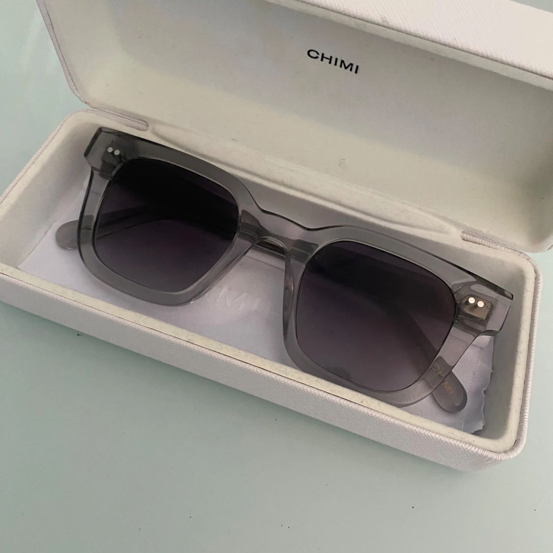 Grå transparenta solglasögon CHIMI - 1