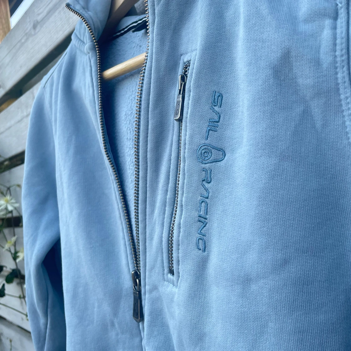 Ljusblå hoodie från Sail Racing - 3