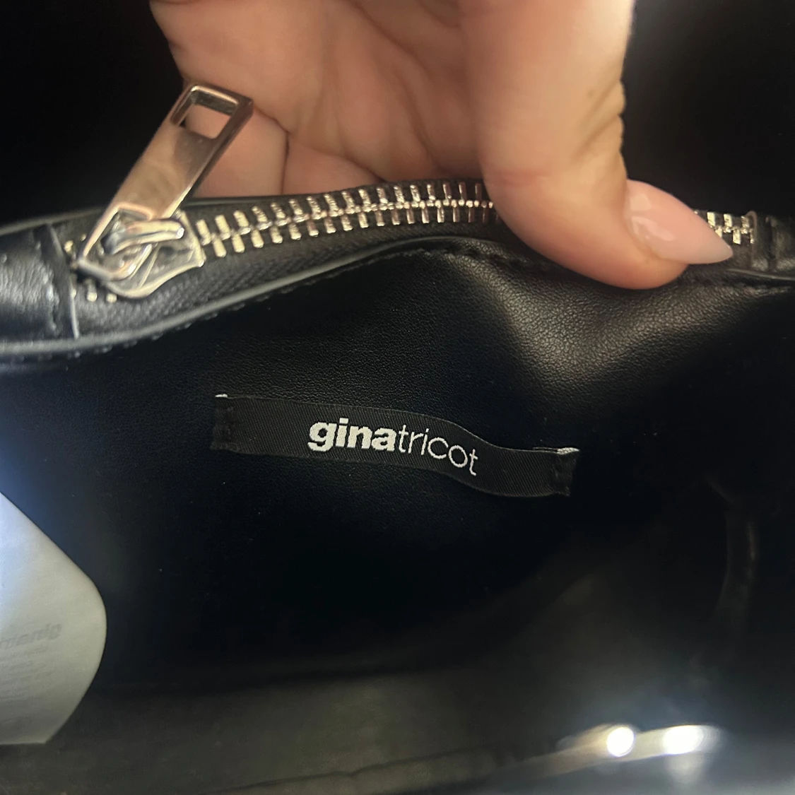 Svart handväska från Gina Tricot - 2