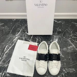 Valentino open  - Snygga Valentino skor i nyskick! Använda vid max 5 tillfällen! Vid minsta fundering kontakta oss✔️