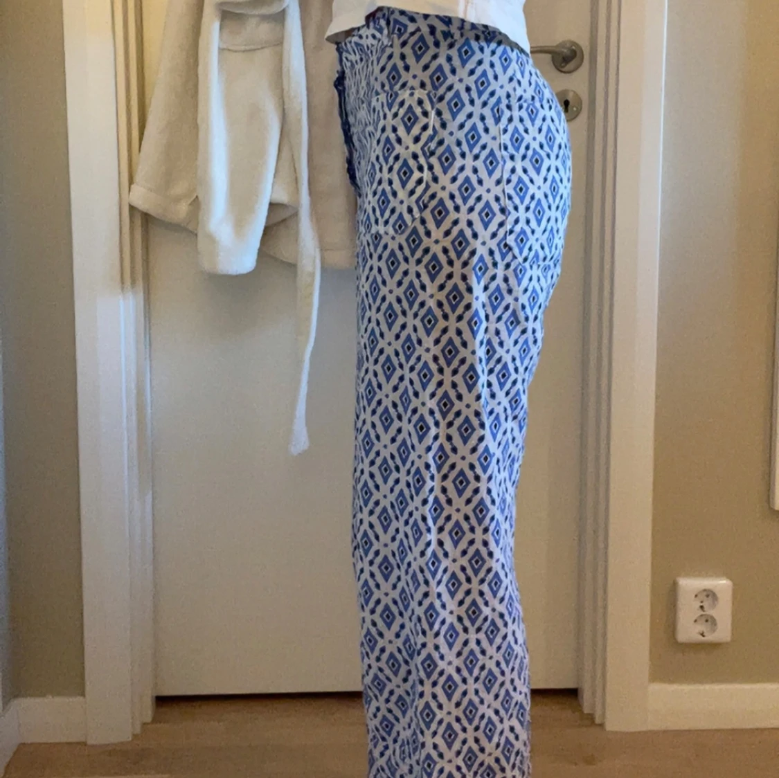 Blåvita mönstrade linnebyxor - 2