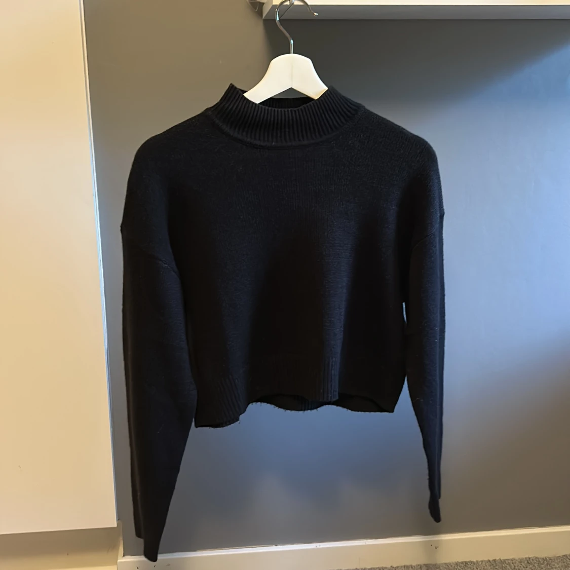 Svart stickad tröja - 1