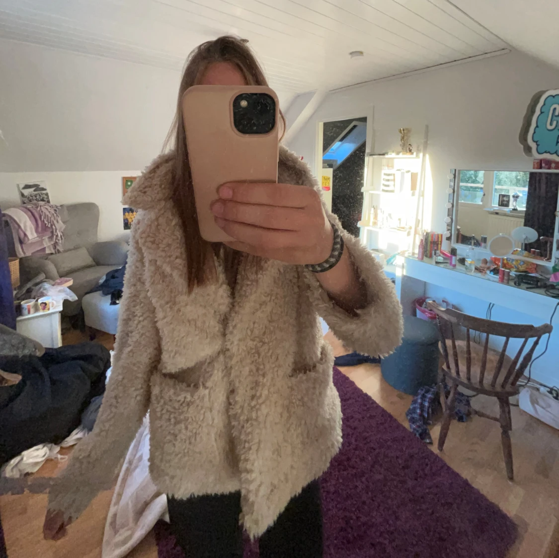 Beige teddyjacka med stora fickor - 1