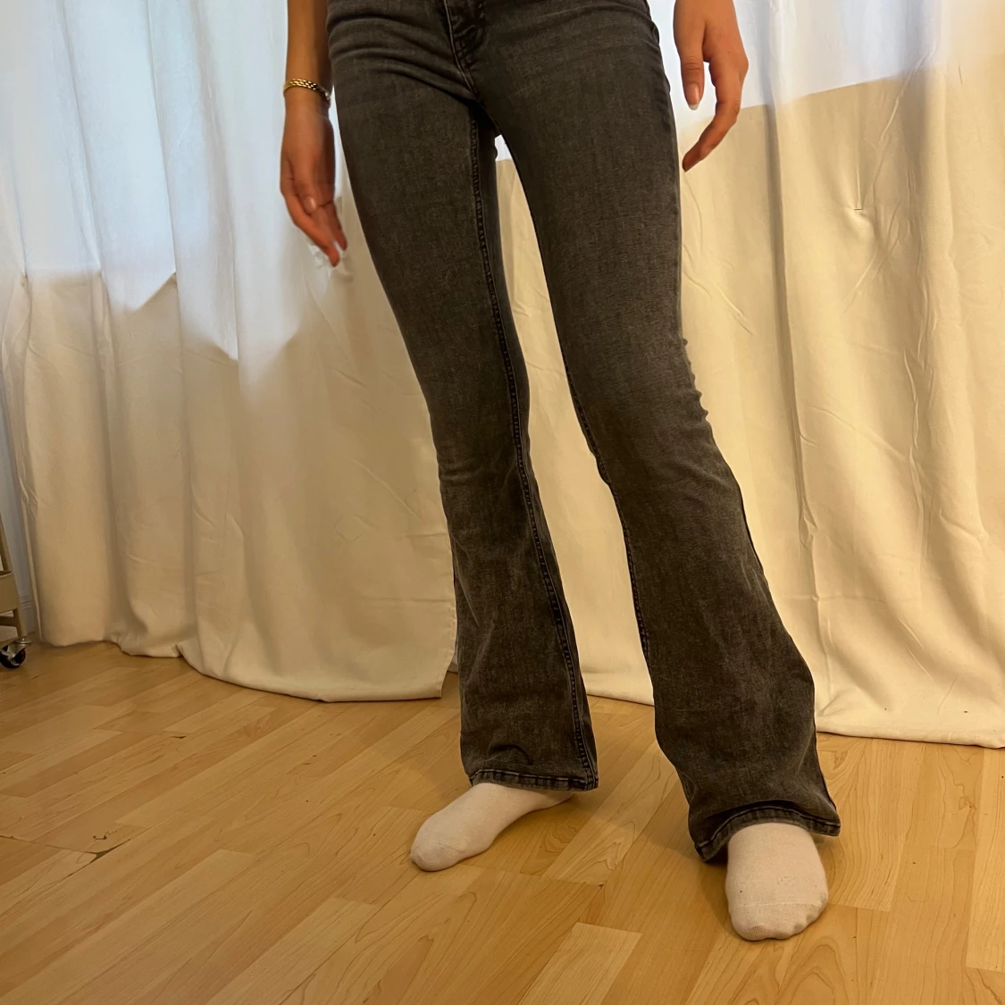 Bootcut svarta jeans med låg midja - 1