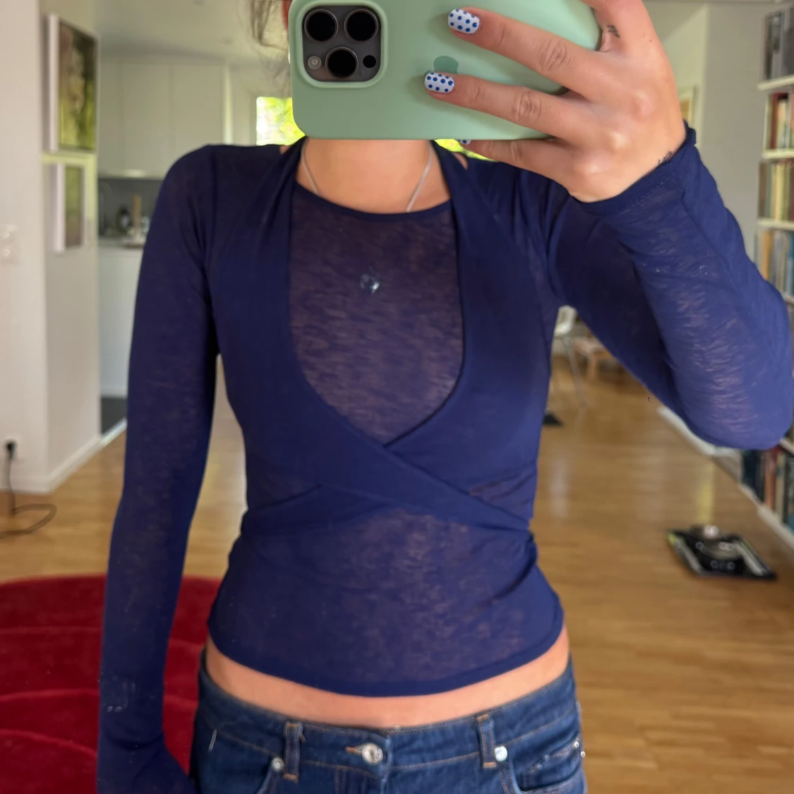 Mörkblå omlottopp med lång ärm - 1