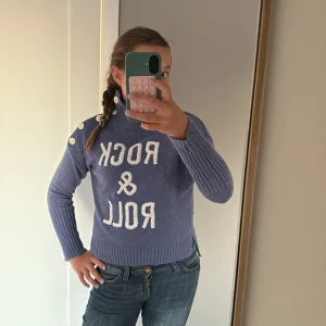 Zadig Voltaire (rock and roll) tröja💕 - Jätte fin polo tröja som är från Zadig Voltaire, aldrig använd. Pris kan diskuteras 💕