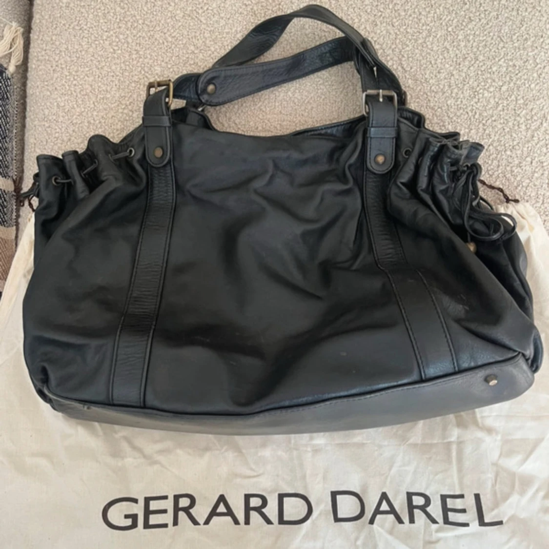 Svart skinnväska Gerard Darel väska 24h bag