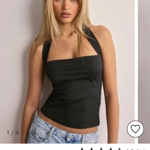 Svart halterneck linnetopp - Snygg svart topp som inte kommer till användning, som ny!💕