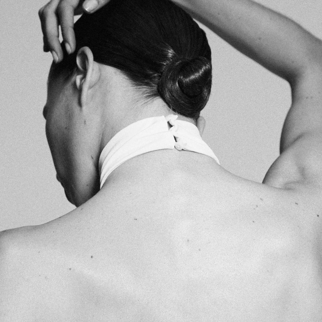 Vit halterneck topp med hög krage - 2