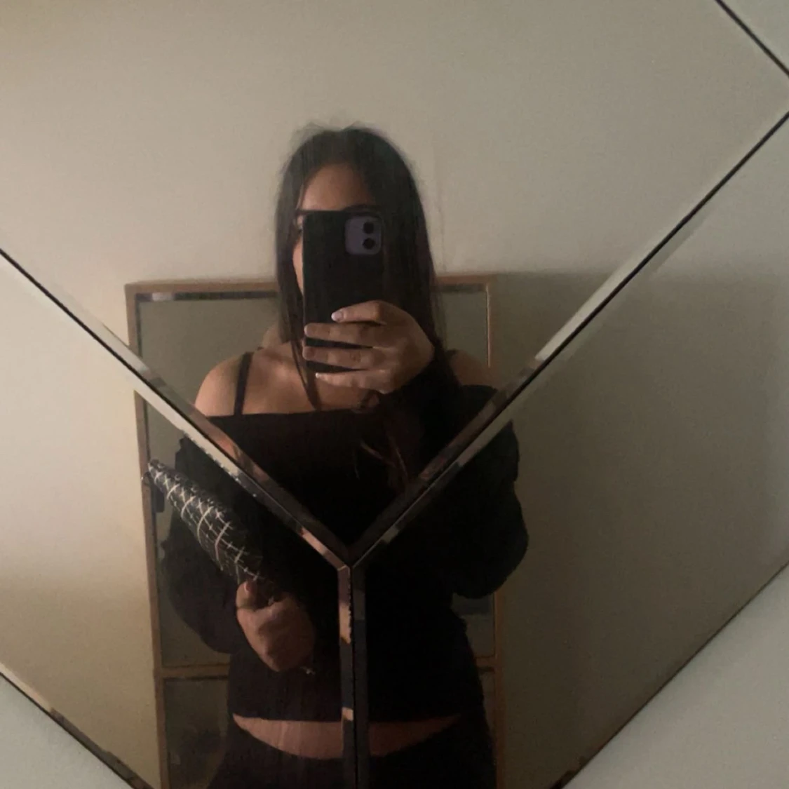 Svart ribbad offshoulder stickad tröja