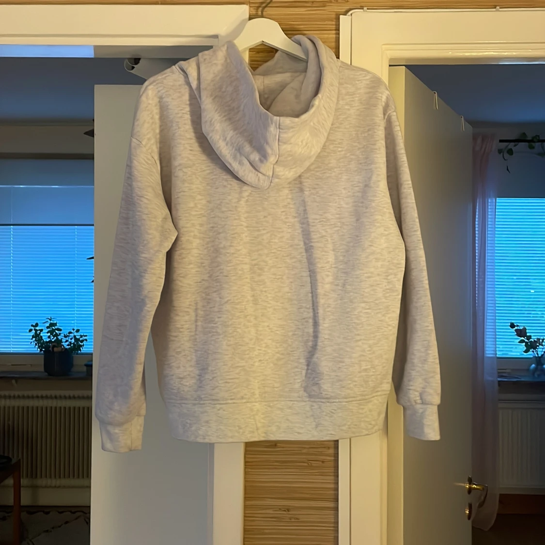 Ljusgrå hoodie från Primark Cares - 1