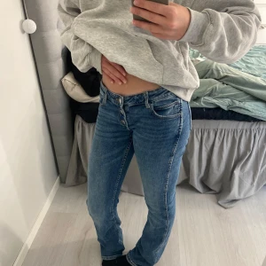 Snygga jeans från Gina! - Säljer nu mina snygga jeans från Gina i storlek 158! De är sköna och hela! 🥰