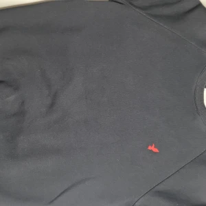 Sweater - Den har suttit och samlat damm i garderoben då jag knappt anvä der den😅. Säljer för rinligt pris 